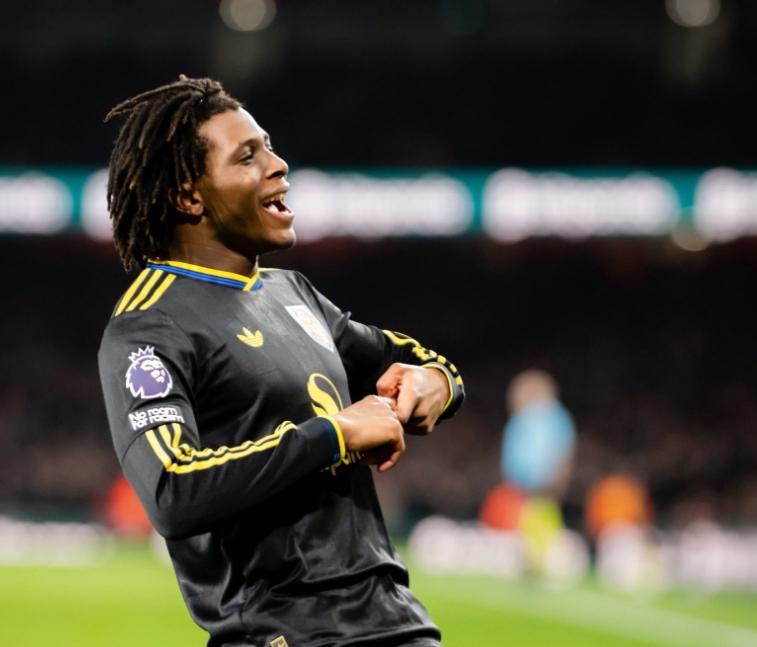 b体育app官网-2球连斩曼城阿森纳，曼联官宣“金边古”伤缺10周，卡里克新挑战